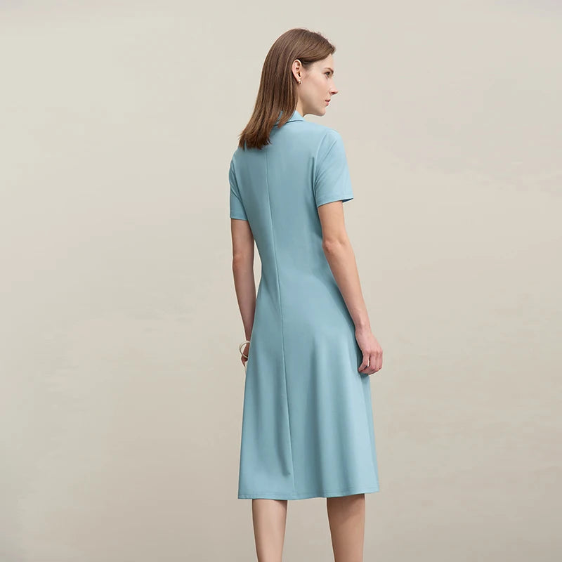 Stylisches Damenstrickkleid Mit Reverskragen Und Stretchstoff