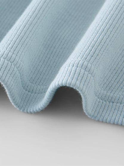 Kurzärmeliges Damen-T-Shirt aus Lyocell mit V-Ausschnitt und Metallperlen-Details – vielseitig und lässig für den Sommer