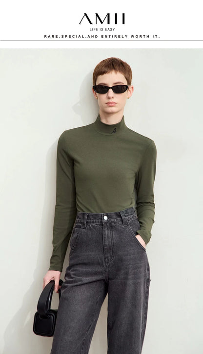 Damen T-Shirts im Minimalismus-Stil mit Mock-Neck und Stickerei aus Baumwolle