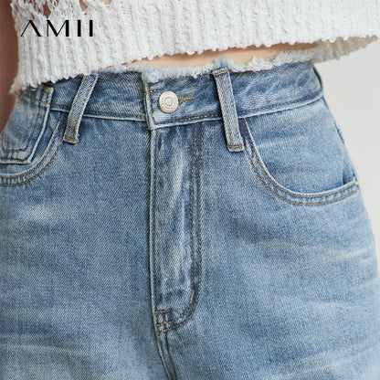 Damen Jeans im minimalistischen Stil mit weitem Bein und niedriger Taille