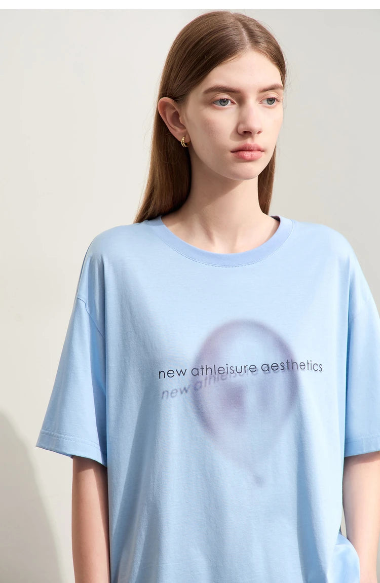 Damen T-Shirt im minimalistischen Stil mit gedrucktem Design und lässigen Ärmeln