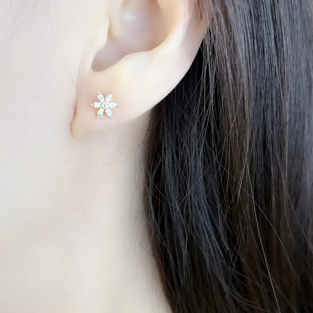 Damen-Ohrstecker Blume Sommer trendstark aus Sterlingsilber