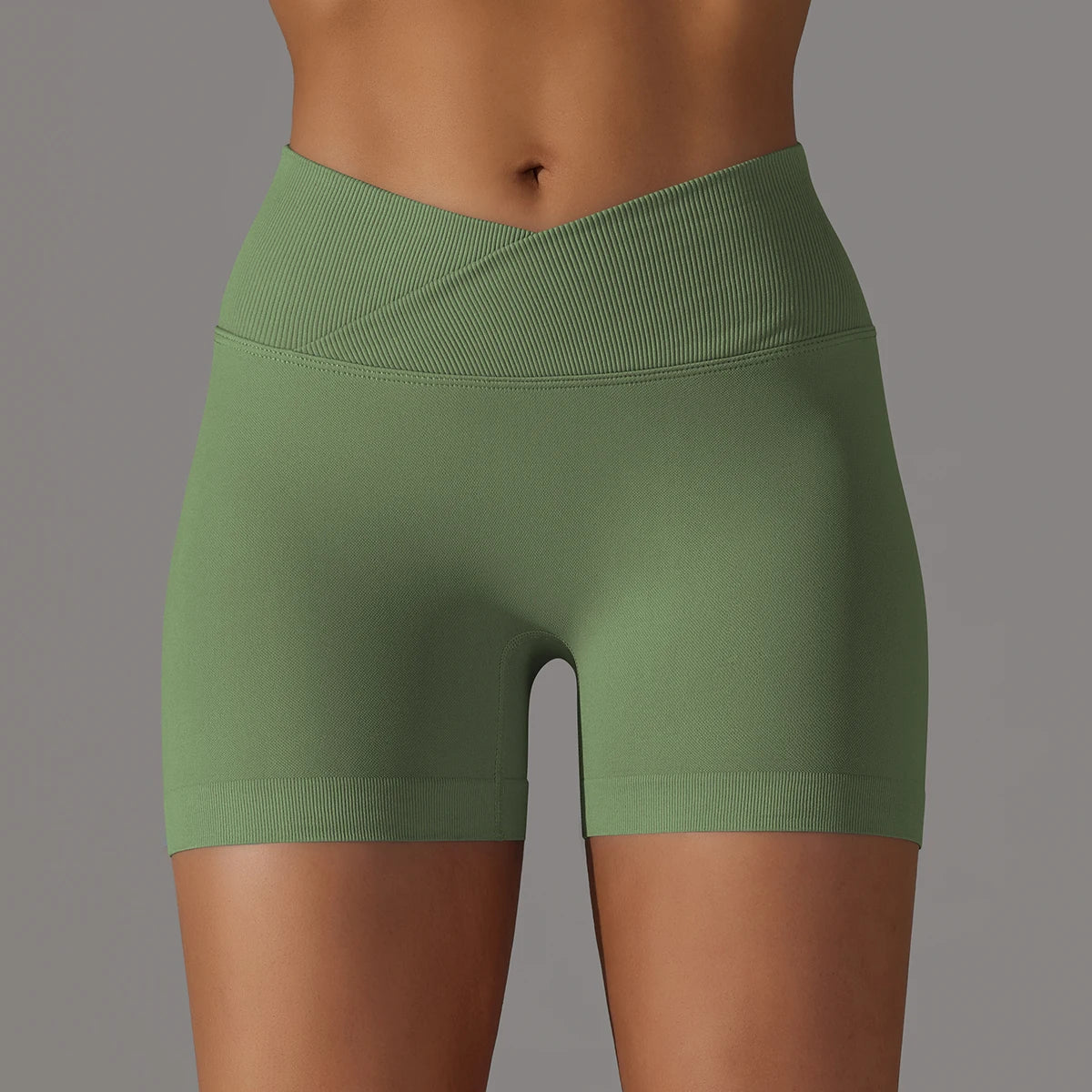 Nahtlose Yoga-Shorts in Dunkelgrün mit breitem Bund und glatter Oberfläche
