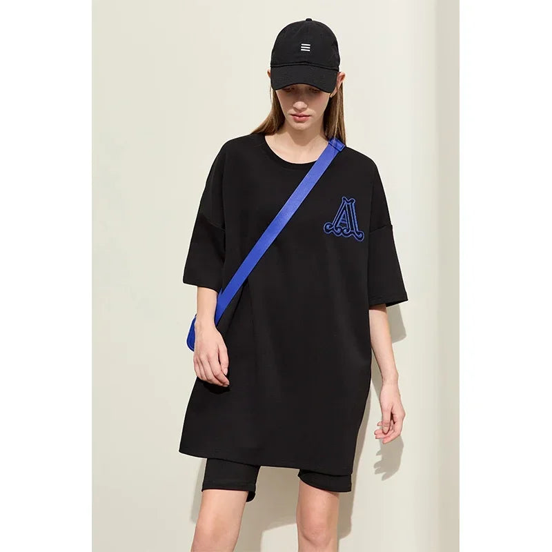 Damen Rundhals-T-Shirt im minimalistischen Stil mit lässiger Stickerei und kurzen Ärmeln