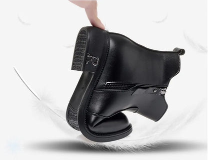 AIYUQI Damen-Ankle-Boots schwarz, Riemen-Details, gefütterter Schaft, Profilsohle