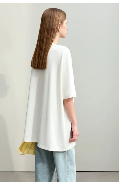 Damen T-Shirts im minimalistischen Stil mit Stickerei und O-Ausschnitt