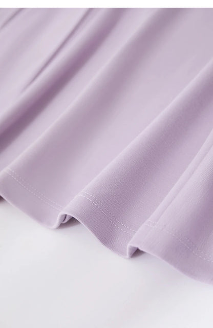 Damen T-Shirt mit elastischen Flare-Ärmeln und Perlen-Stickerei im minimalistischen Stil