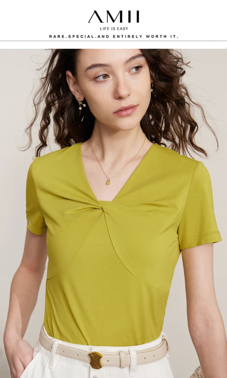 Damen T-Shirt im Minimalismus-Stil mit V-Ausschnitt und dünnem Design