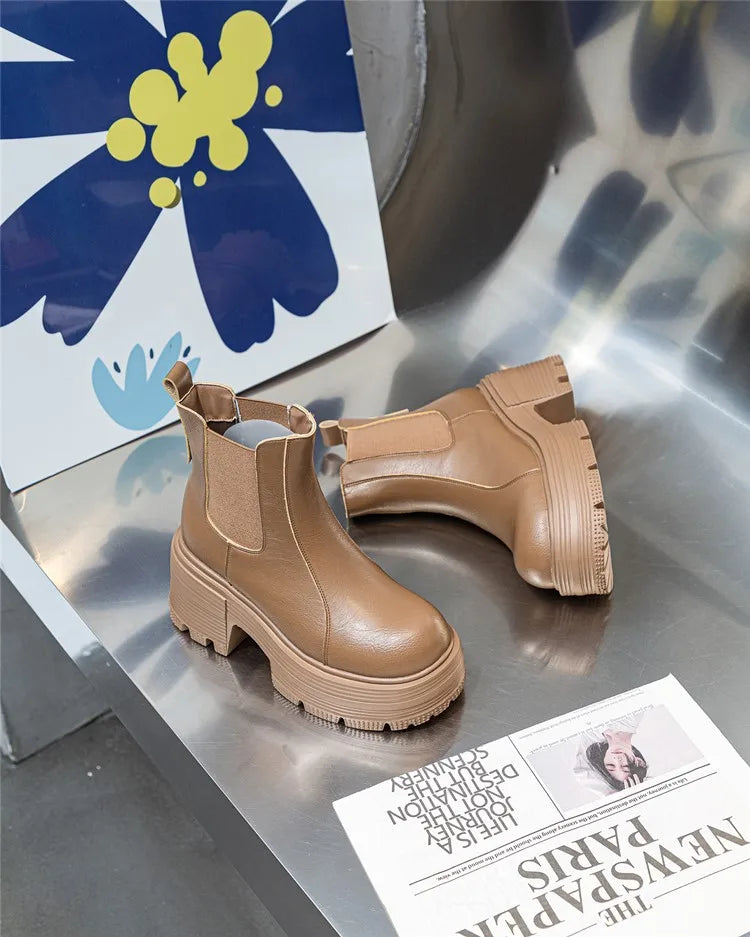 Beige Chelsea-Stiefeletten mit Elastikeinsatz und dicker Plateausohle
