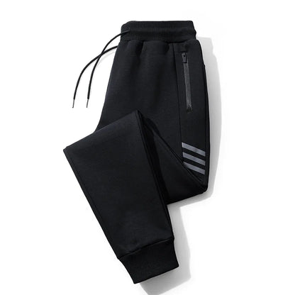 Lässiger Herren-Jumpsuit mit Kapuze und sportlichem Design – ideal für Freizeit und Sport.