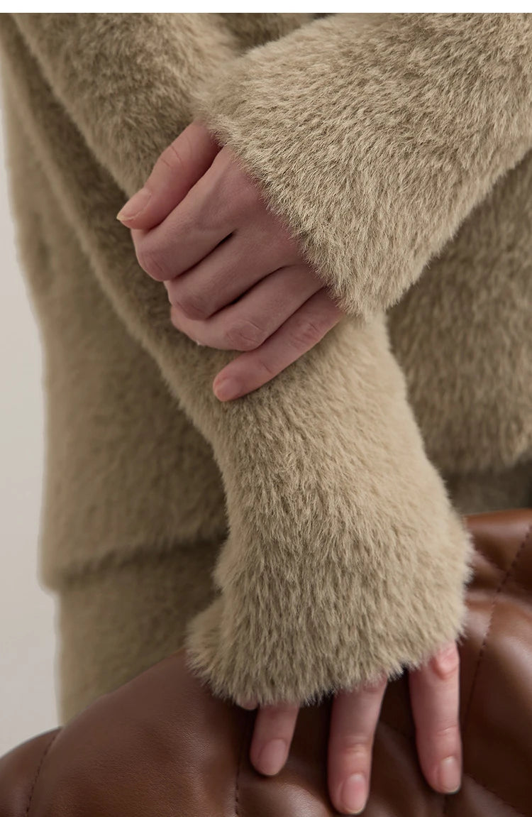 Damenpullover Ärmelansicht mit Bündchen, flauschiger Strickstoff, beige, Handgelenkbereich