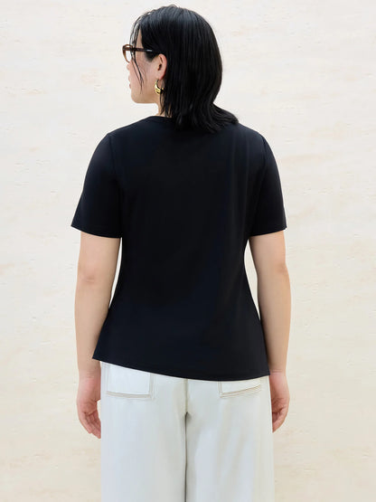 Damen-Bluse in Übergröße mit doppeltem Lagenlook und Puppenkragen, Hohldesign und Stickerei – modisches Sommerhemd für den Arbeitsalltag.