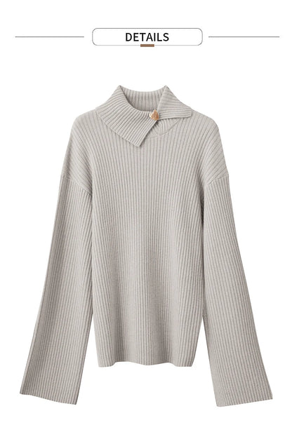 Grau-beiger Strickpullover mit Stehkragen, Rippenstruktur und langen Ärmeln