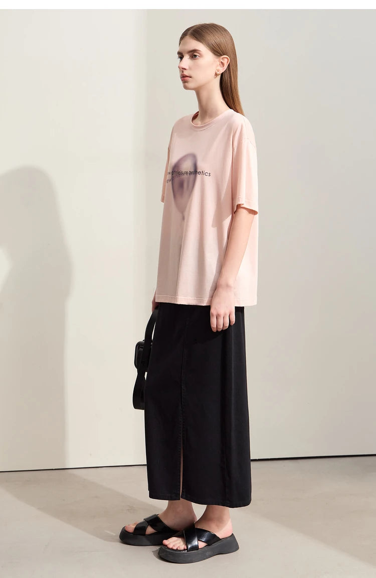 Damen T-Shirt im minimalistischen Stil mit gedrucktem Design und lässigen Ärmeln