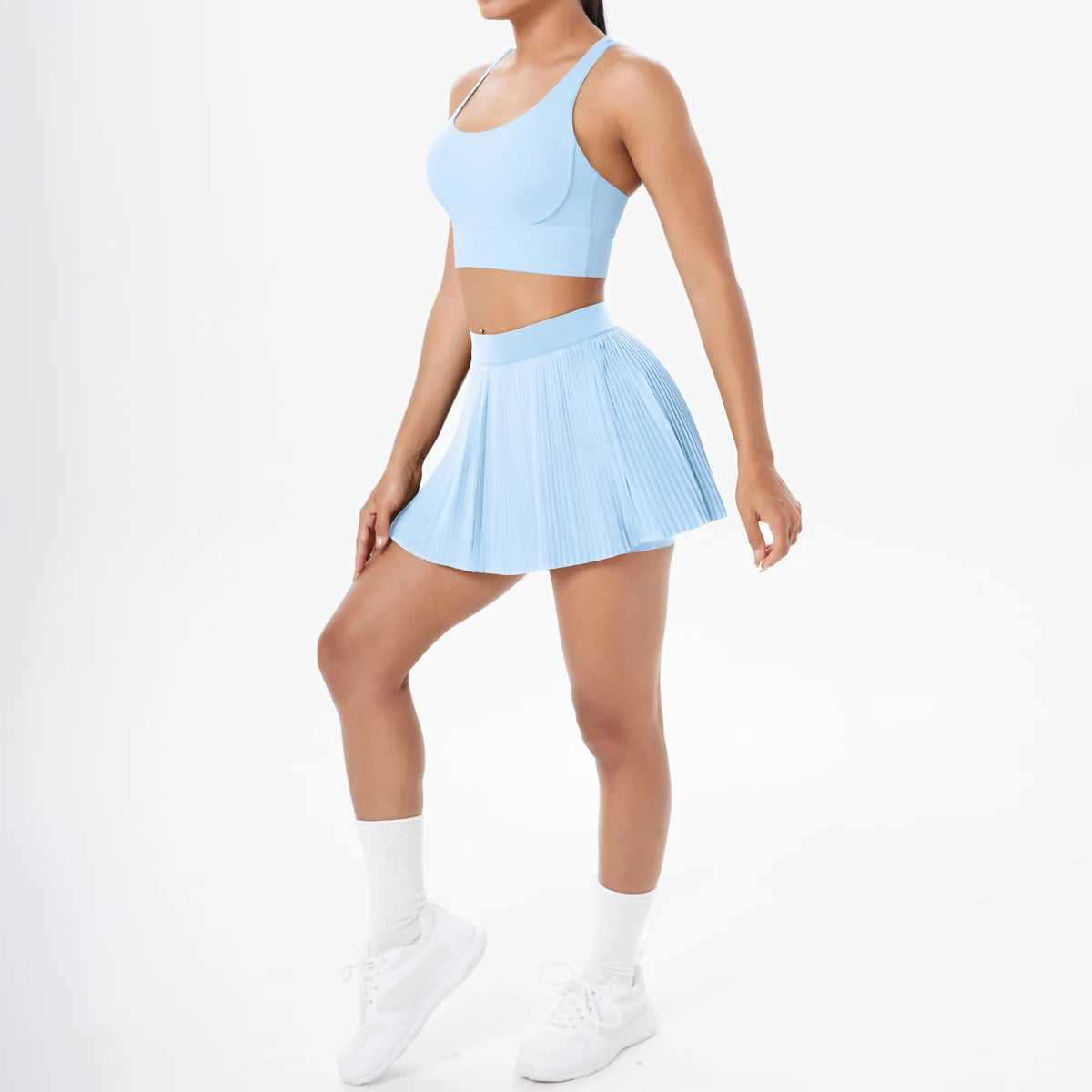 Sportset mit Träger-Top und plissiertem Minirock, hellblau