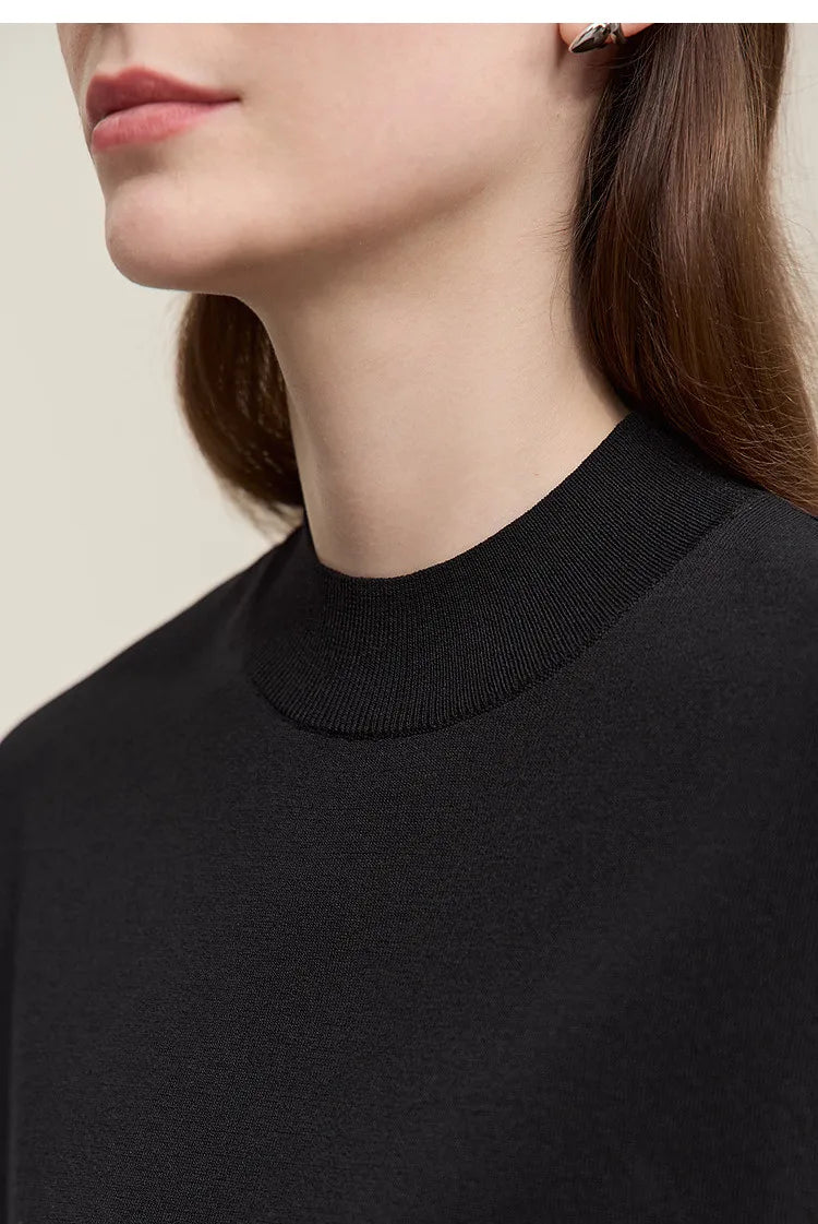 Schwarzer Mock-Neck-Strickpullover mit geripptem Kragen am Halsausschnitt