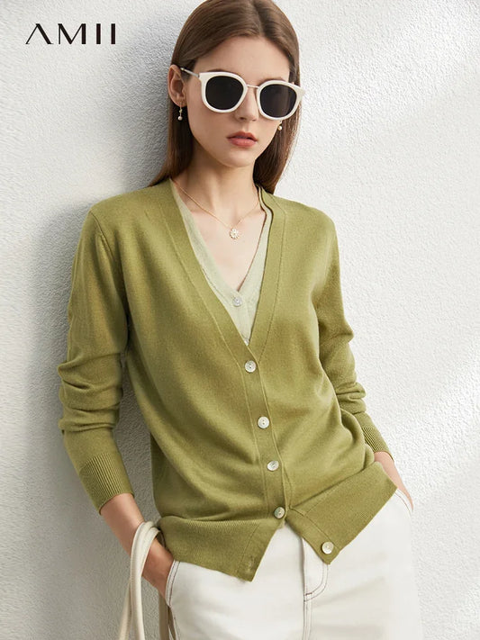 Dünne Damen-Strickjacke mit V-Ausschnitt, Knopfleiste und langen Ärmeln, olivgrün