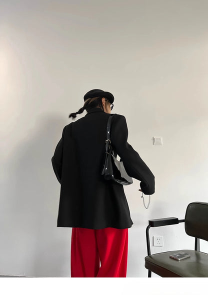 Zweiteiliges Damen-Set mit Stickerei: Langarm-Oberteil mit Reverskragen und hoch taillierte, lange Hose – stilvoll und elegant.