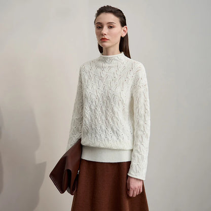 Gestrickter Damenpullover mit Stehkragen, Langarm, Zopfmuster, off-white/weiß.