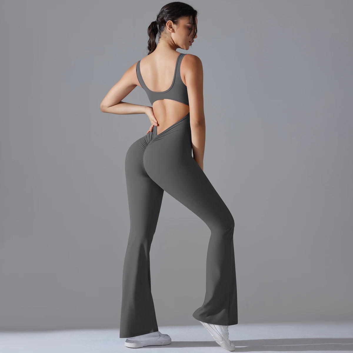 Damen-Fitnessbody mit weiter Yoga-Hose, grau, seitliche Ansicht, ärmellos