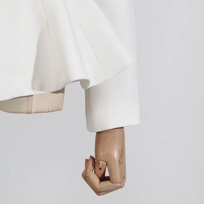 Elegantes Damen-Kleid mit Reverskragen, langen Ärmeln und Patchwork-Design – figurbetont und mit Diamantmuster.