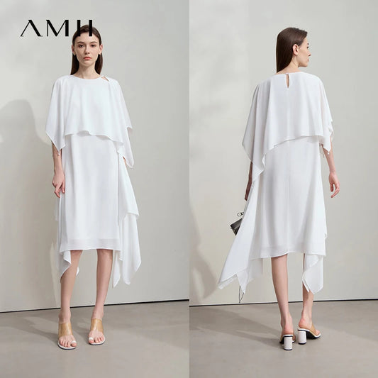 Weißes Damen-Chiffonkleid mit asymmetrischem Überwurf und schwingendem Saum