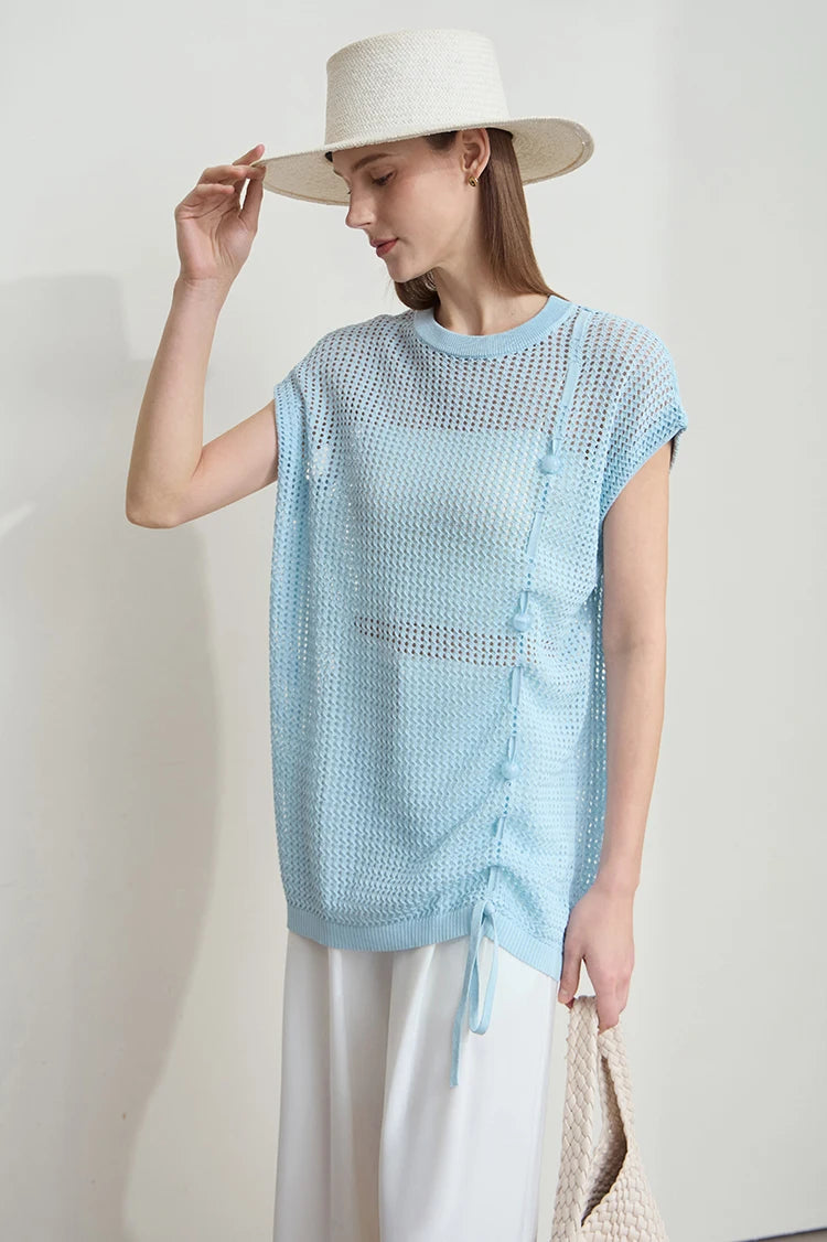 Hellblauer kurzärmliger Strickpullover mit Kordelzug am Saum