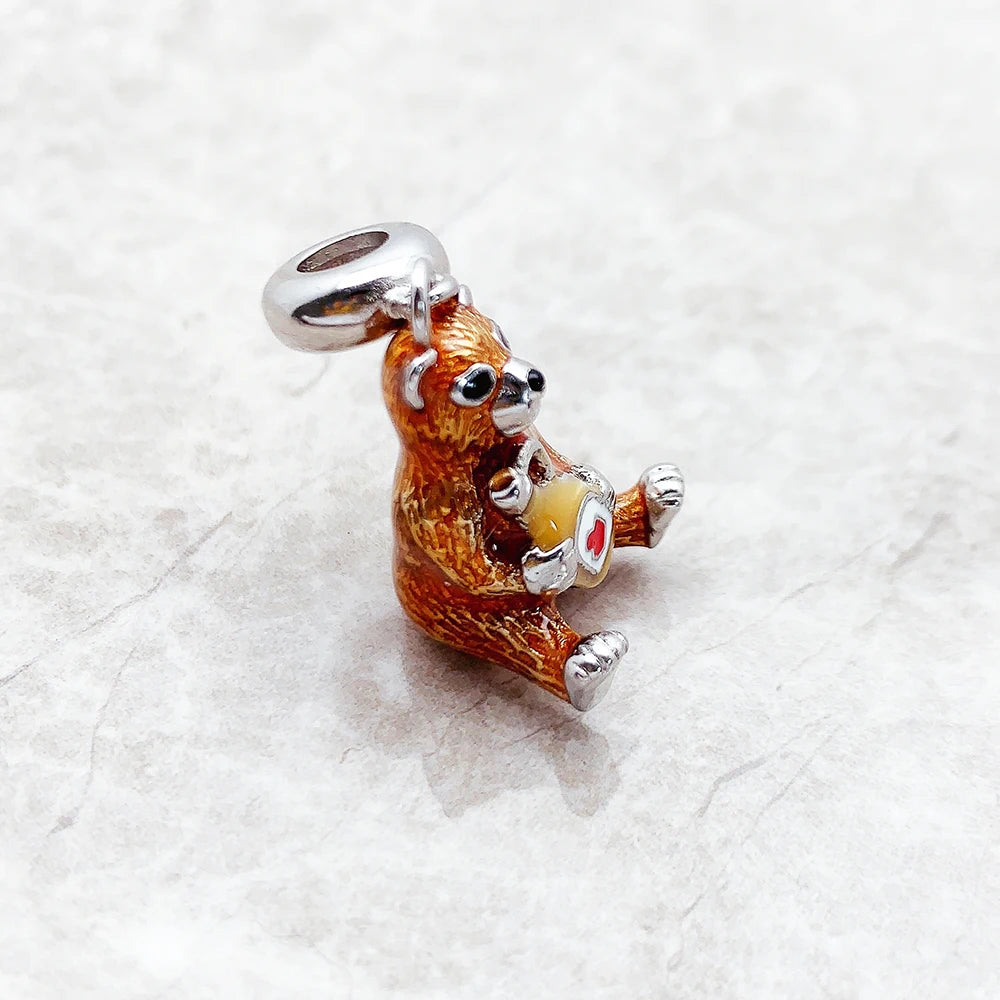 Bär-Charm-Anhänger aus 925 Sterlingsilber in Seitenansicht, mit Herzdetail