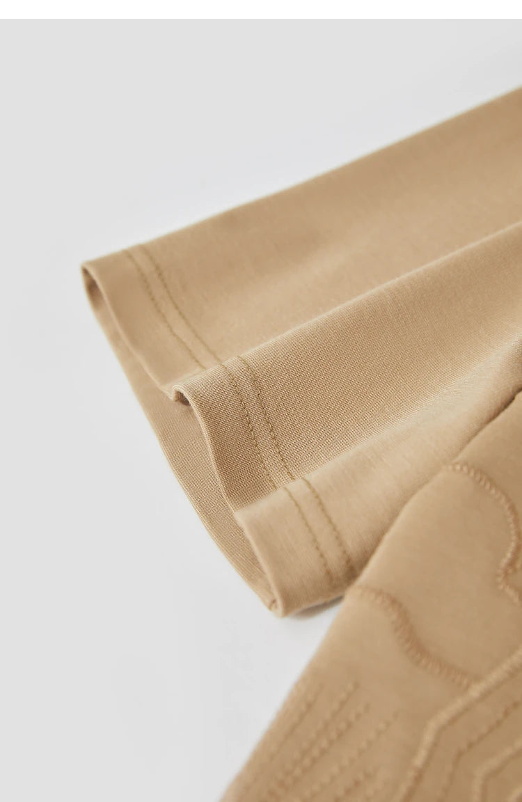 Damen T-Shirt mit minimalistischer Stickerei im lässigen Stil für den Sommer