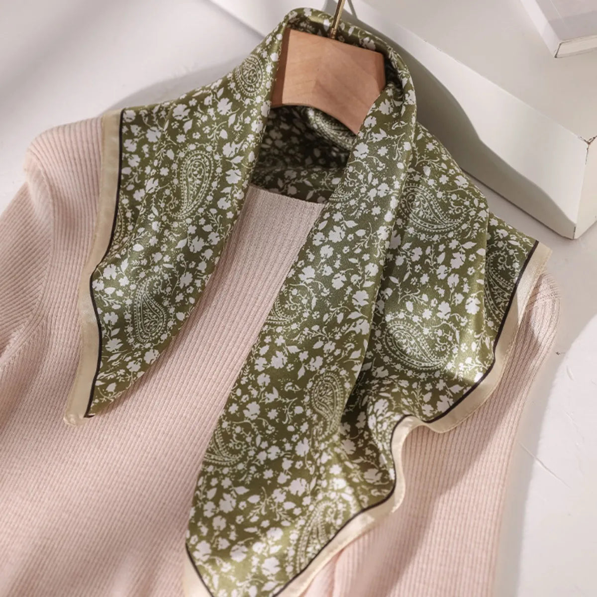 Damen Seidenschal klein quadratisch Haarband Kopftuch Halstuch Bandana