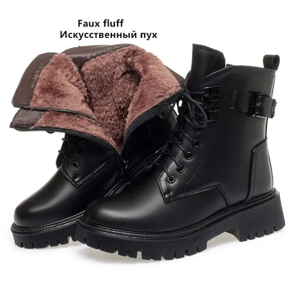 Winter-Motorradstiefel schwarz mit Schnürung, warmem braunem Fellbesatz und Profilsohle