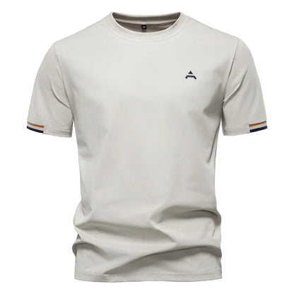 Herren T-Shirt aus leichtem Stoff, weiß, Rundhalsausschnitt, kurze Ärmel, Logo auf Brust