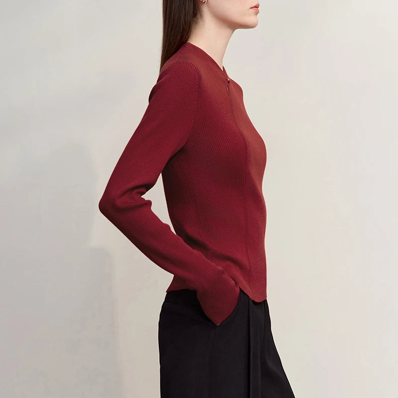 Weinroter Damenpullover mit Cheongsam-Kragen und Knopfleiste, Seitenansicht, langarm