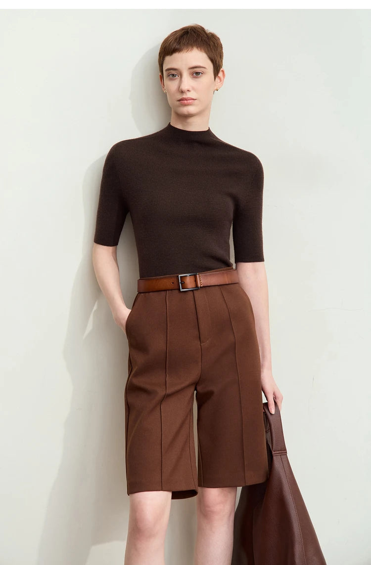 Damenpullover mit halbem Rollkragen, kurzarm, brauner Feinstrick mit glatter Optik