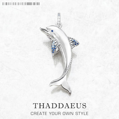 Delphin-Anhänger aus 925er Sterlingsilber mit blauen Strass-Akzenten, mit Aufhängöse