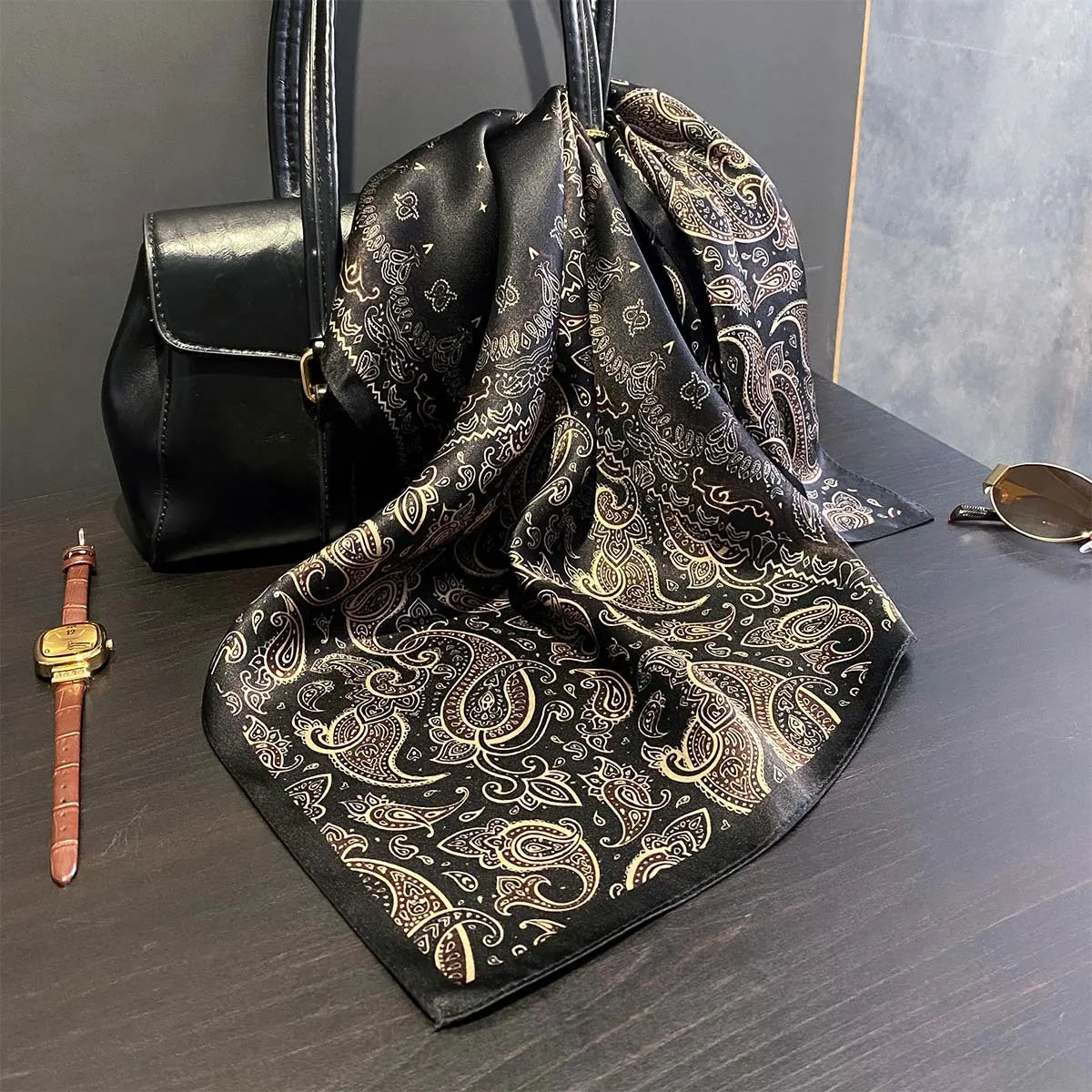 Damen Maulbeerseide Schal kariert quadratisch Halstuch Hijab Bandana bedruckt C