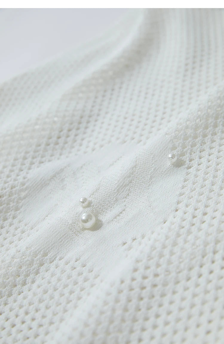 Damen Top im minimalistischen Ozean-Stil mit Perlenbesatz und durchbohrten Löchern