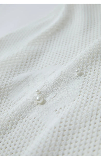 Damen Top im minimalistischen Ozean-Stil mit Perlenbesatz und durchbohrten Löchern