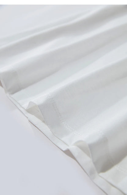 Damen Top im minimalistischen Sommerstil mit einfarbiger Buchstabenstickerei