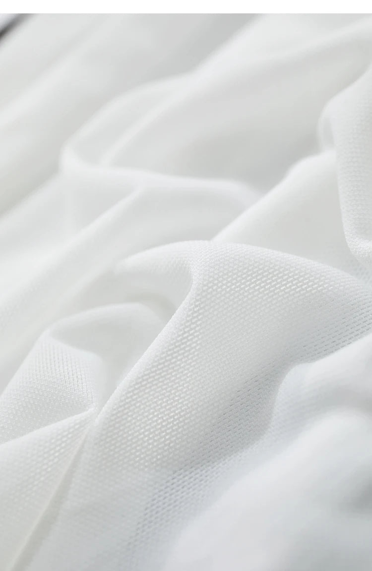 Damen T-Shirt aus gedrucktem Mesh mit slim-fit Halb Stehkragen