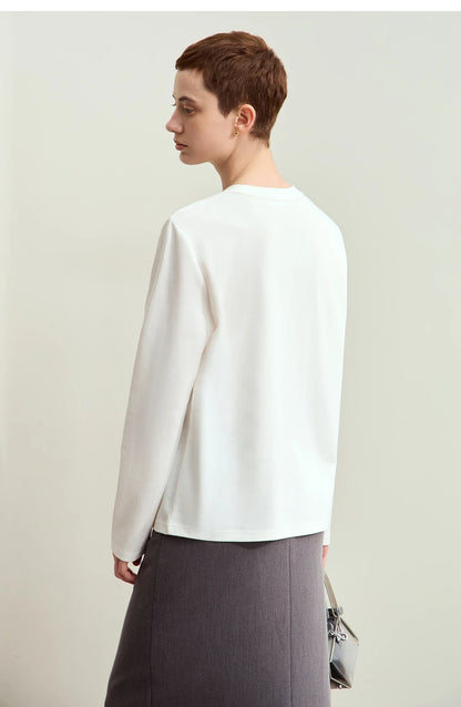 Damen T-Shirt im Minimalismus-Stil mit Kunstdruck und Stickerei für den Herbst