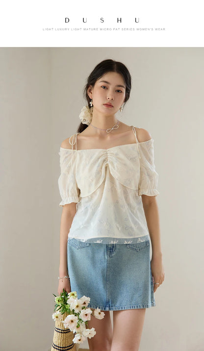 Rundhals-T-Shirt mit kurzen Ärmeln und Print – lockeres, figurbetontes Design für Damen im Sommer.