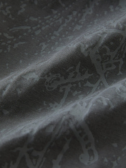 Damenbluse mit V-Ausschnitt und langen Ärmeln aus Jacquardstoff im chinesischen Stil mit Knopfleiste – in zwei Farben erhältlich.