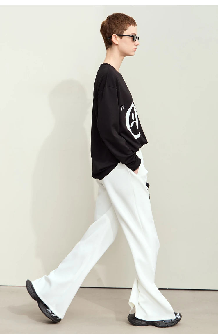 Damen T-Shirt im minimalistischen Stil mit Rundhalsausschnitt und Druckdesign