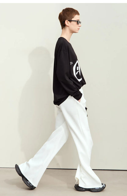 Damen T-Shirt im minimalistischen Stil mit Rundhalsausschnitt und Druckdesign