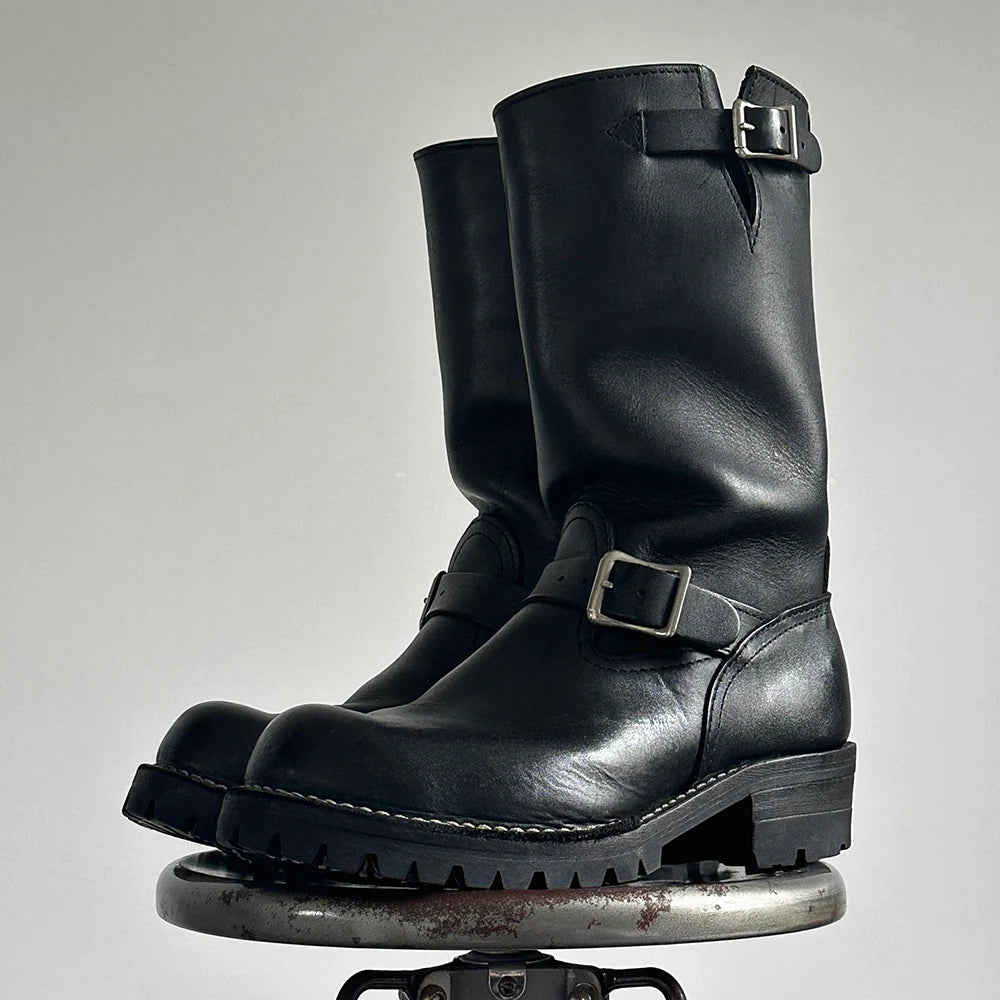 Herren Stiefel aus Kunstlederoptik, schwarz, mit Schnalle und grober Profilsohle