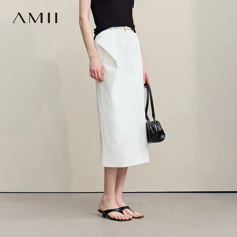 Damen-Midi-Rock in Weiß mit asymmetrischem Schnitt und Knopfdetails am Saum