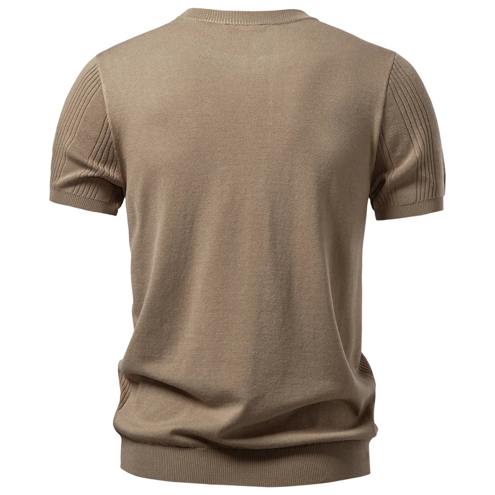 Rückansicht Henleyshirt mit Kurzarm und geripptem Streifenmuster in Khaki