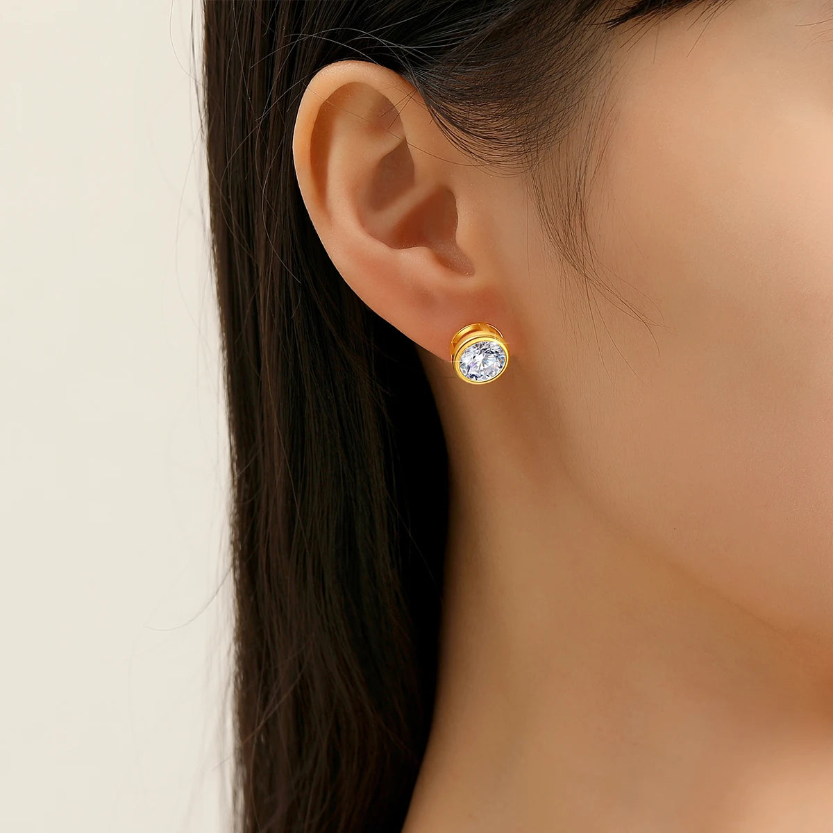 Damen-Ohrstecker aus 18K Gelbgold mit Moissanit Hochglanz Elegant für Hochzeit und Alltag