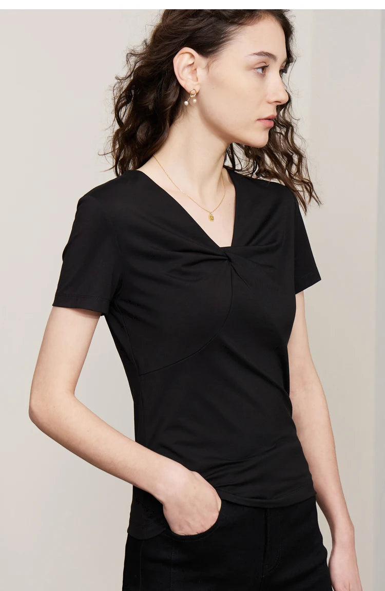 Damen T-Shirt im Minimalismus-Stil mit V-Ausschnitt und dünnem Design